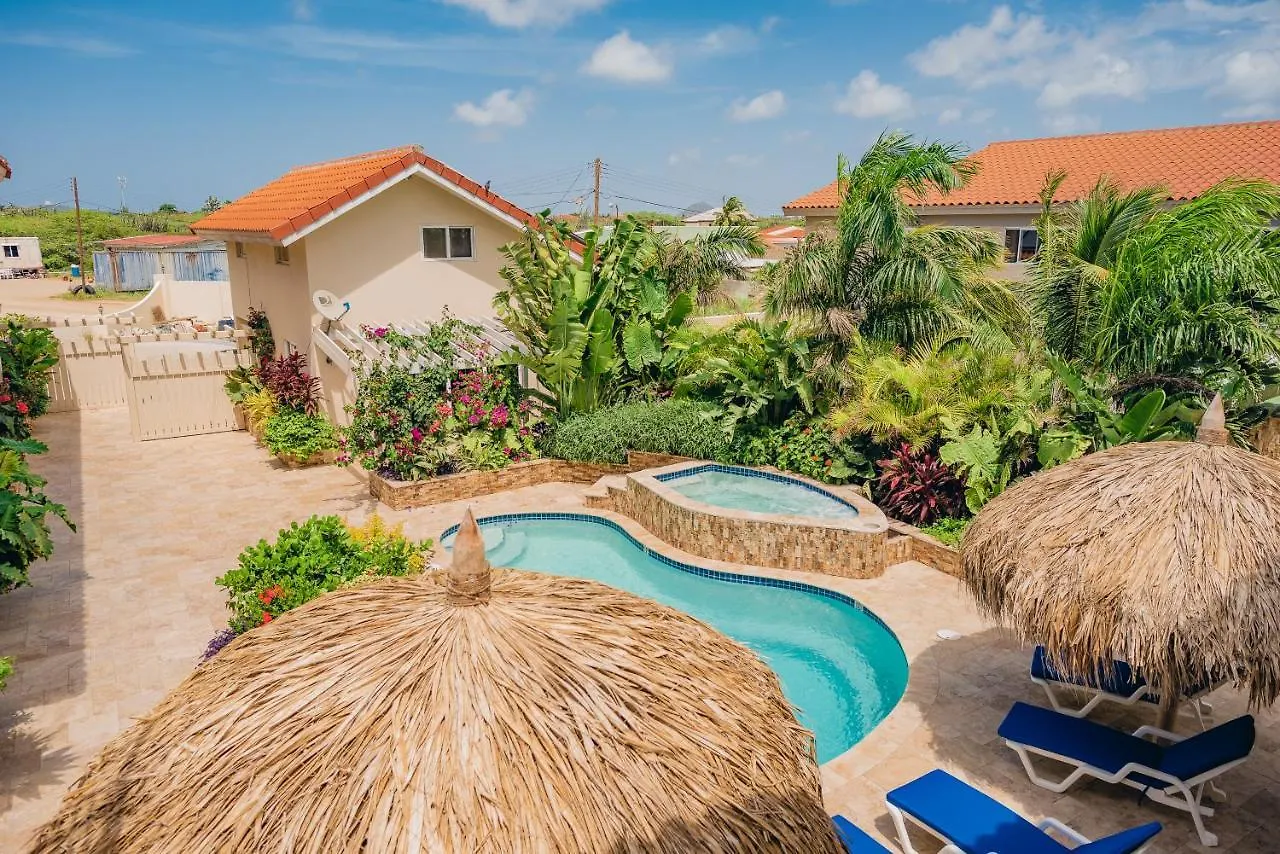 Spacious 4-Bedroom Apartment 2 Km From Eagle Beach Palm Beach